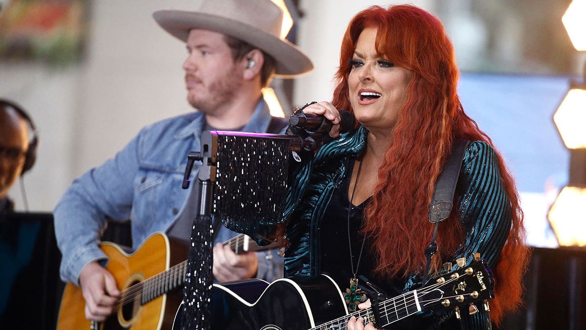 Wynonna Judd singing