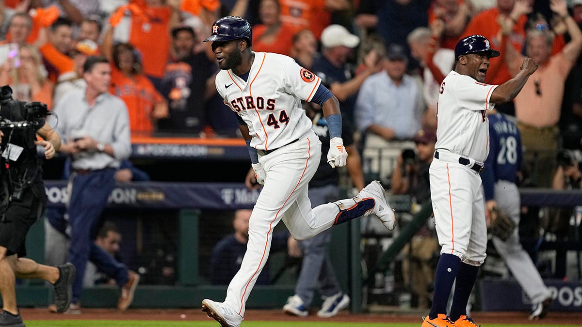 Yordan Alvarez heading for home plate