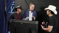 Eli Manning, Brad Paisley chide Peyton Manning over his singing chops