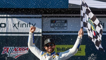 Chase Elliott holds off Ryan Blaney, wins at Talladega by less than 1 second