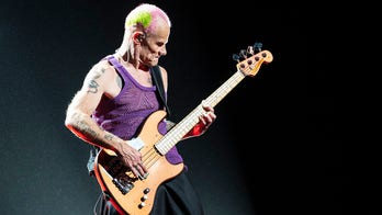 Red Hot Chili Peppers rocker calls out Lakers, demands they stop 'wasting' LeBron James' career