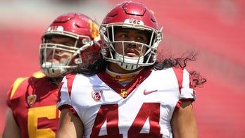 USC linebacker played through gruesome finger injury, Lincoln Riley says