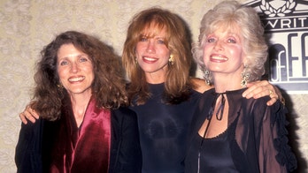 Carly Simon's sisters die one day apart after battles with cancer: 'I am filled with sorrow'