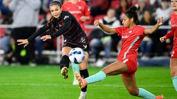 Thorns' Sophia Smith celebrates with her dad following NWSL championship: 'I'm so proud of you'