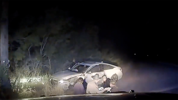 Indiana man arrested for alleged human smuggling after crashing car during high-speed chase in Texas