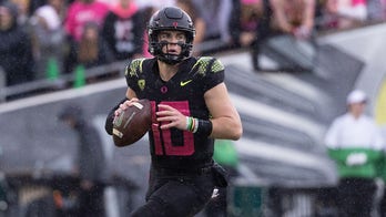Bo Nix throws five touchdowns in No. 10 Oregon's win over No. 9 UCLA
