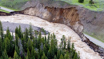 Yellowstone postpones opening of roads to Nov. 1
