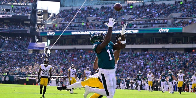 Eagles' AJ Brown Starts NFL's Best Team Off Right With 3 Touchdowns In ...