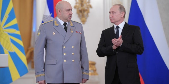 Russian President Vladimir Putin and Colonel General Sergei Surovikin, commander of Russian forces in Syria, attend a state awards ceremony for military personnel who served in Syria, at the Kremlin in Moscow, Russia December 28, 2017.