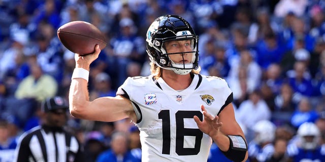 Trevor Lawrence #16 of the Jacksonville Jaguars throws a touchdown pass against the Indianapolis Colts during the fourth quarter at Lucas Oil Stadium on October 16, 2022 in Indianapolis, Indiana.