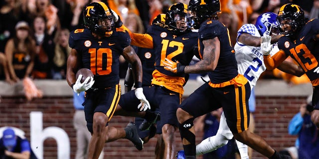 Tennessee linebacker Juwan Mitchell (10) returns an interception during the first half of an NCAA college football game against Kentucky, Saturday, Oct. 29, 2022, in Knoxville, Tenn.
