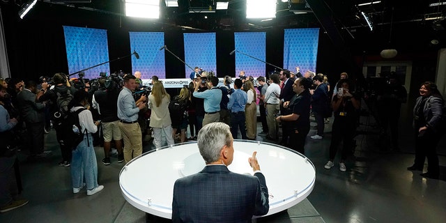 "arizona-horizon" host and managing editor Ted Simons sits on the set as members of the media cover Arizona Democratic Sen.  Mark Kelly, Republican candidate Blake Masters, and Libertarian candidate Marc Victor prior to a televised debate in Phoenix, Thursday, Oct. 6, 2022. 