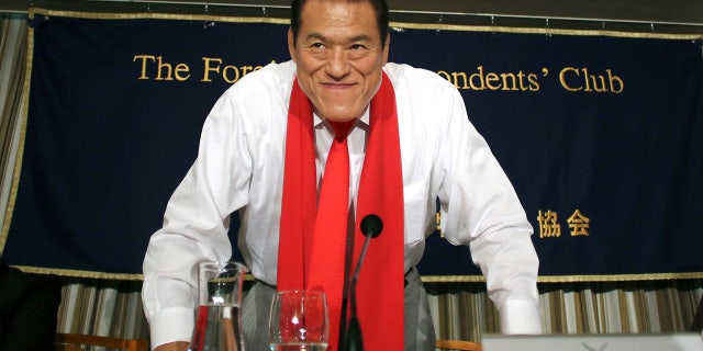 Japanese pro-wrestler-turned-politician Kanji "Antonio" Inoki bows at the end of a news conference at the Foreign Correspondents' Club of Japan in Tokyo on Aug. 21, 2014.