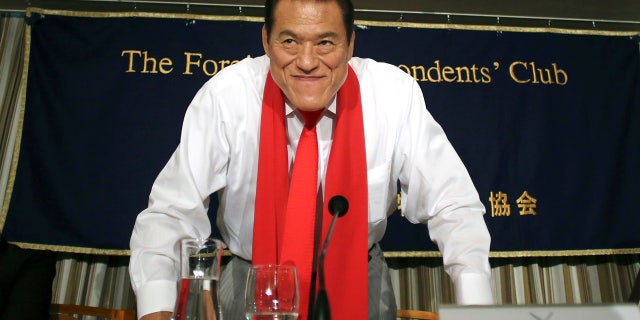 Kanji from Japanese professional wrestler turned politician "Antonio" Inoki bows at the end of a press conference held at the Foreign Correspondents Club of Japan in Tokyo on August 21, 2014.