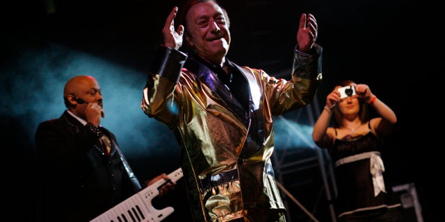 Art Laboe hosted an annual Art Laboe Valentine's Super Love Jam concert for his radio fans.