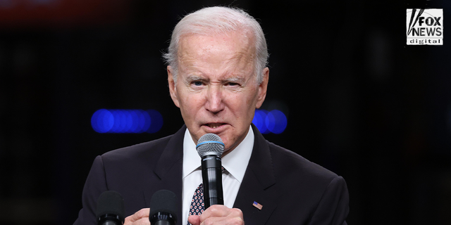 Le président Biden prend la parole à l'usine IBM de Poughkeepsie, New York.