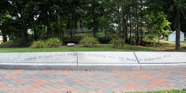 A quote attributed to William Blaxton (Blackstone) at a memorial park in his honor in Cumberland, Rhode Island. "I looked to have dwelt with my orchards and my books in undisturbed solitude," it reads.