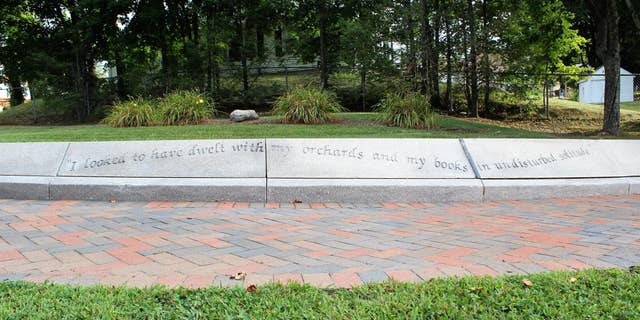 A quote attributed to William Blaxton (Blackstone) at a memorial park in his honor in Cumberland, Rhode Island. "I looked to have dwelt with my orchards and my books in undisturbed solitude," it reads.