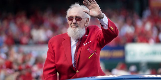 Former St. Louis Cardinals and Hall of Famer Bruce Sutter waves to the crowd during the 2018 home opener between the St. Louis Cardinals and the Arizona Diamondbacks at Busch Stadium in St. Louis Moore on April 5, 2018. . 