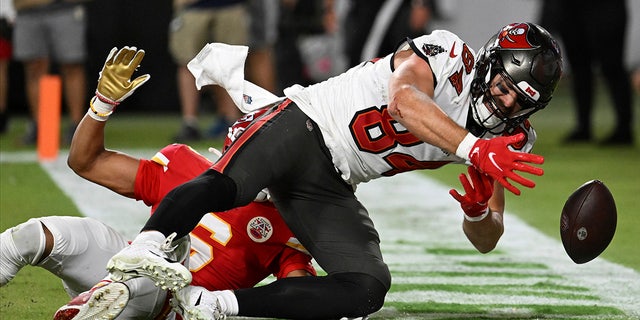 Tampa Bay Buccaneers tight end Cameron Brate (84) misses a catch during the first half of an NFL football game against the Kansas City Chiefs Sunday, Oct. 2, 2022, in Tampa, Fla. 