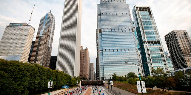 Runners compete during the 2019 Bank of America Chicago Marathon on October 13, 2019 in Chicago, Illinois.