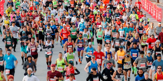 A pack of runners at the 2019 Bank of America Chicago Marathon on October 13, 2019 in Chicago, Illinois.