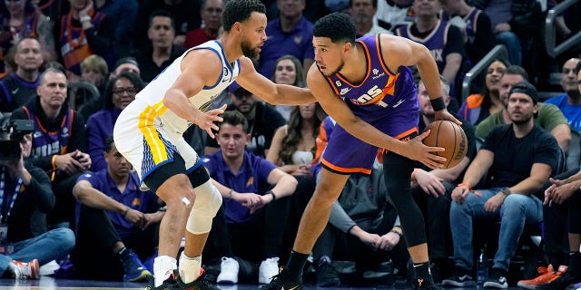 Klay Thompson, Devin Booker's trash talk leads to technical questions, Warriors star receives first ejection 3 Golden State Warriors guard Stephen Curry and Phoenix Suns guard Devin Booker, No. 1, face off in the first half of an NBA basketball game, Tuesday, Oct. 25, 2022, in Phoenix.