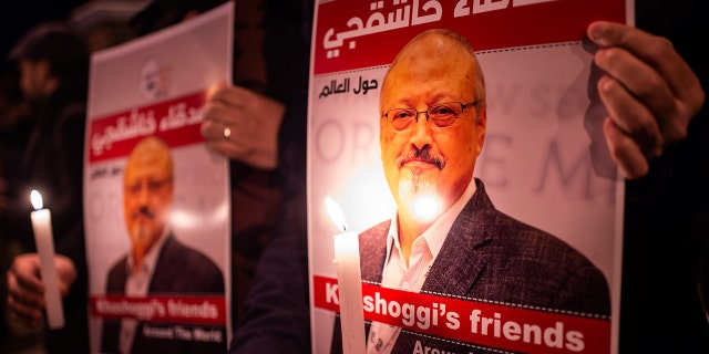 People hold posters picturing Saudi journalist Jamal Khashoggi and lightened candles during a gathering outside the Saudi Arabia consulate in Istanbul, on October 25, 2018. - Jamal Khashoggi, a Washington Post contributor, was killed on October 2, 2018 after a visit to the Saudi consulate in Istanbul to obtain paperwork before marrying his Turkish fiancee. 