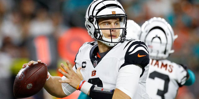 Cincinnati Bengals quarterback Joe Burrow (9) looks to pass during the game against the Miami Dolphins and Cincinnati Bengals on September 29, 2022 at Paycor Stadium in Cincinnati, OH.  