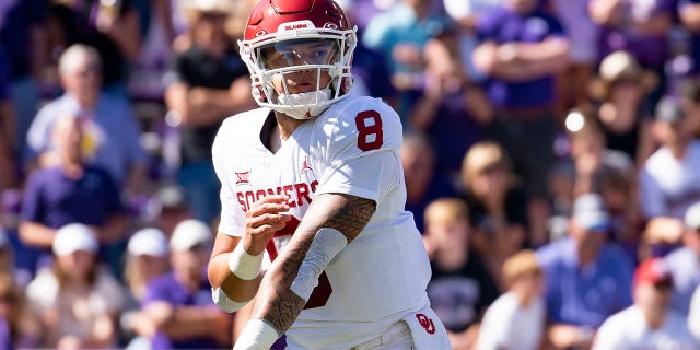 Quarterback Dillon Gabriel of the Oklahoma Sooners throws the ball in the first half during Oklahoma's road game against TCU at Amon G. Carter Stadium Oct. 1, 2022, in Fort Worth, Texas. 