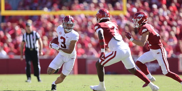 Alabama Crimson Tide wide receiver Jermaine Burton (3) runs with the ball in the game between the Arkansas Razorbacks and the Alabama Crimson Tide on October 01, 2022 at Donald W. Reynolds Razorback Stadium in Fayetteville, AR 