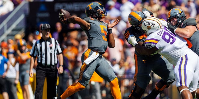 Tennessee Volunteers quarterback Hendon Hooker #5 throws a touchdown pass during a game between the LSU Tigers and the Tennessee Volunteers at Tiger Stadium in Baton Rouge, Louisiana on October 8, 2022. 