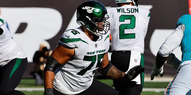 New York Jets guard Alijah Vera-Tucker (75) during the National Football League game between the New York Jets and Miami Dolphins on Oct. 9, 2022 at MetLife Stadium in East Rutherford, New Jersey.