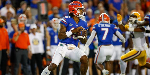 Florida Gators quarterback Anthony Richardson (15) throws a pass during a game against the LSU Tigers Oct. 15, 2022, at Ben Hill Griffin Stadium at Florida Field in Gainesville, Fla.