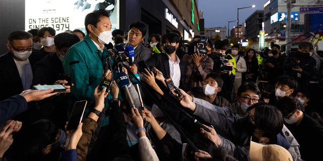 Oh Se-Hoon, mayor of Seoul City, speaks to members of the media at the site of a deadly stampede in the Itaewon district of Seoul, South Korea on Sunday, October 30, 2022. (SeongJoon Cho / Bloomberg via Getty Images)