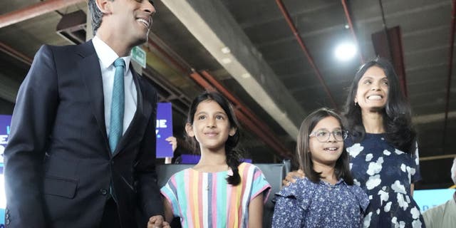 Rishi Sunak with daughters Krisna and Anushka and wife Akshata Murthy during the campaign on July 23, 2022 in Grantham, England.