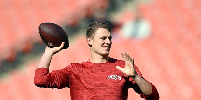 Mac Jones warms up before the New England Patriots game against the Browns at FirstEnergy Stadium on Oct. 16, 2022, in Cleveland, Ohio.