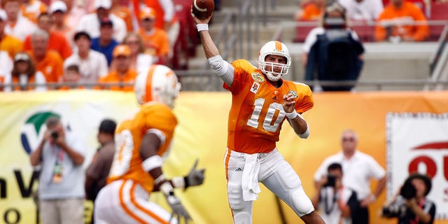 Quarterback Erik Ainge (10) of the Tennessee Volunteers looks for a receiver against the Wisconsin Badgers during a game Jan. 1, 2008, at Raymond James Stadium in Tampa, Fla.  