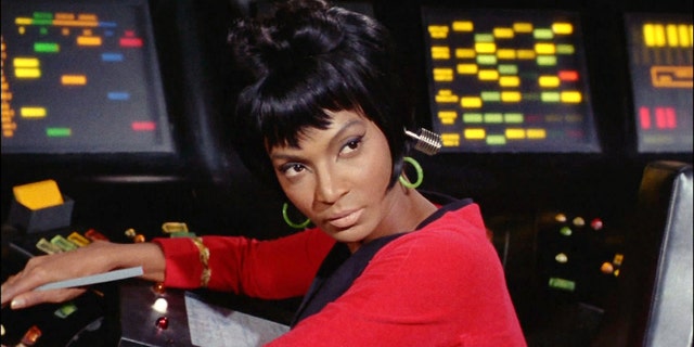 Nichelle Nichols interpretou a tenente Nyota Uhura em Star Trek.
