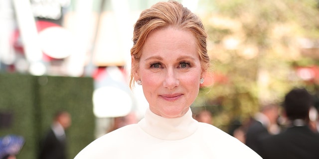 Laura Linney once saw a ghost in a Broadway theater that is rumored to be haunted.