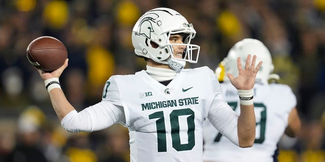 Michigan state quarterback Payton Thorne (10) pitches against Michigan in the first half of an NCAA college football game in Ann Arbor, Michigan on Saturday, Oct. 29, 2022.