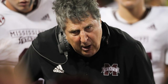 Head coach Mike Leach of the Mississippi State Bulldogs speaks to his team during the NCAA football game between the Mississippi State Bulldogs and the Arizona Wildcats at Arizona Stadium on September 10, 2022, in Tucson, Arizona.