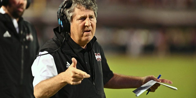 September 3, 2022; Starkville, Mississippi, USA. Mike Leach, head of the Mississippi Bulldogs, reacts to his coach after the fourth quarter game against the Memphis Tigers at Davis Wade Stadium in Scott Field.