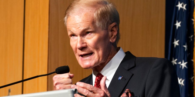 L'administrateur Bill Nelson, prend la parole lors d'une conférence de presse au siège de la NASA, le 11 octobre 2022, à Washington, DC