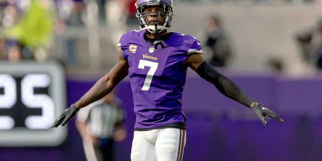 FILE - Cornerback Minnesota Vikings Patrick Peterson (7) bermain selama paruh kedua pertandingan sepak bola NFL melawan Detroit Lions, Minggu, 25 September 2022 di Minneapolis.
