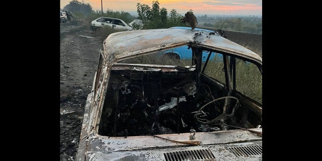 Foto de um ataque a sete carros civis em Kharkiv que matou 24 pessoas, incluindo 13 crianças e uma mulher grávida em 25 de setembro de 2022.