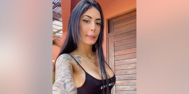 Núbia Cristina Braga's last post on Instagram Stories reportedly showed her having her hair done. The young influencer returned home and was killed shortly after arriving. According to the police, two men arrived at her home on a motorbike and entered the property through the open front door.