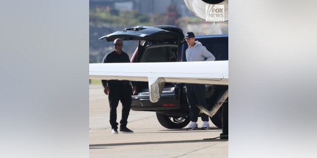 Tom Brady arrived without his teammates in Pittsburgh, as he flew in from New York City.