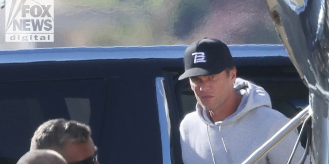Tom Brady attended New England Patriots owner Robert Kraft's wedding alone.