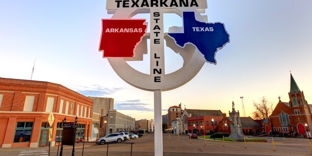 State Line Avenue is the site of Texarkana's Federal Building and Courthouse, which physically occupies two states.